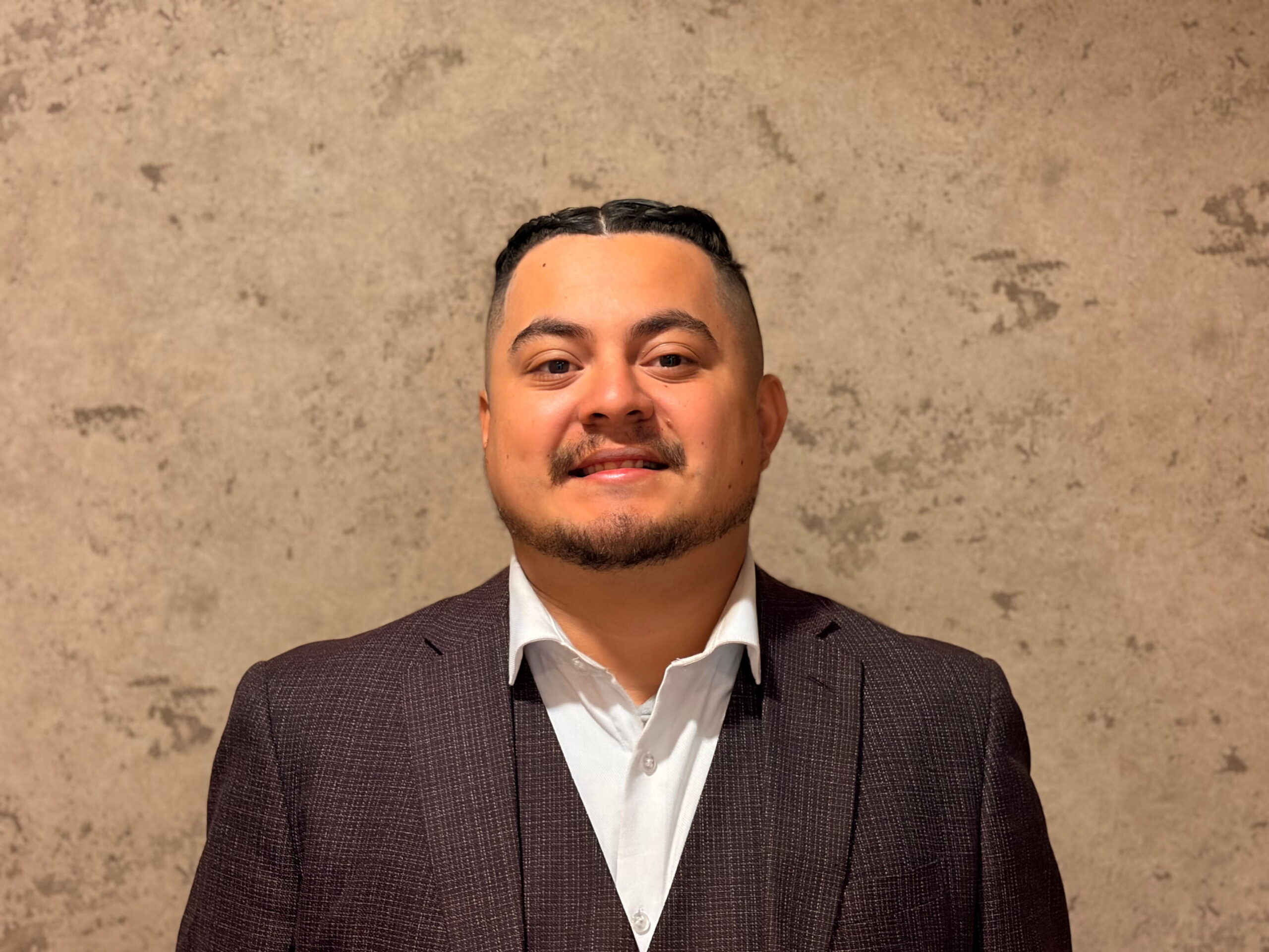 Antonio junior director